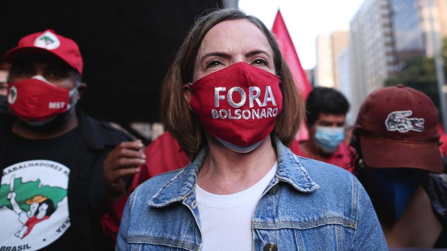 29.mai.2021 - A deputada federal Gleisi Hoffmann (PT-PR) em manifestação contra Jair Bolsonaro na avenida Paulista - Ettore Chiereguini/Estadão Conteúdo