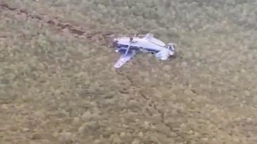 Aeronave fez pouso forçado e ficou de ponta-cabeça na Sibéria - Reprodução de vídeo/Twitter
