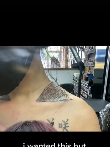 Jovem posta foto de tatuagem que deu errado - Reprodução/TikTok/ashleeyking