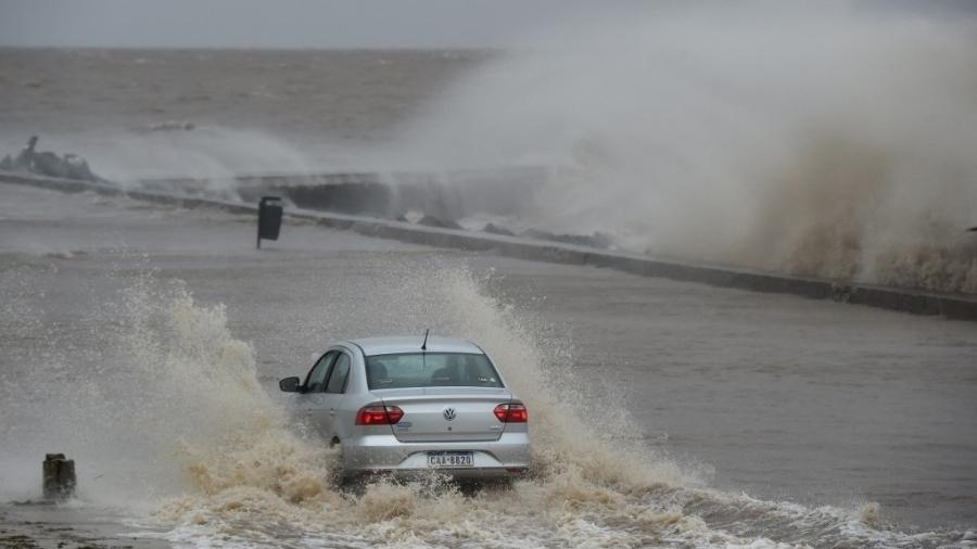Ciclone Yakecan passou pelo Uruguai antes de atingir o Brasil - Pablo Porciuncula/AFP
