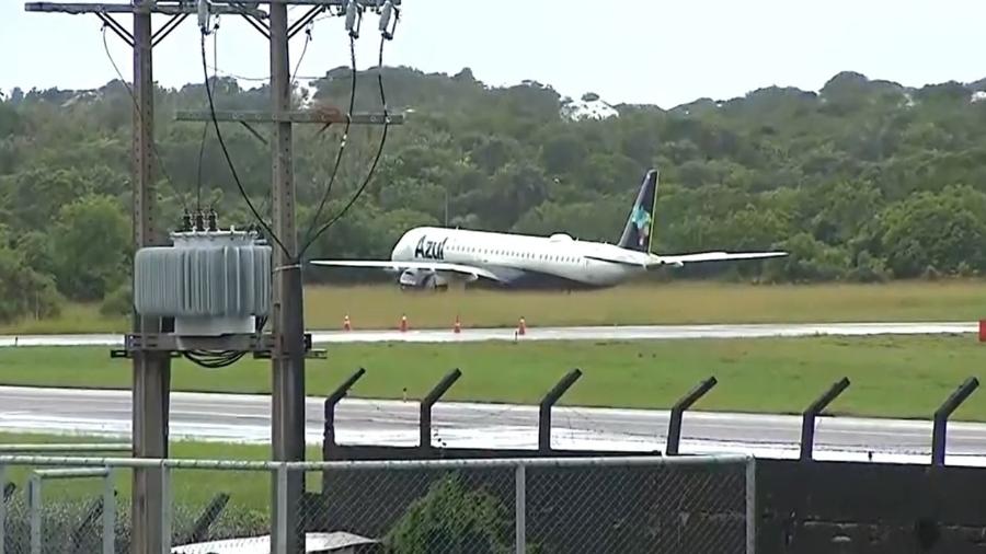 Aeronave saiu dos limites da pista na hora do pouso, pouco antes da 1h30 da madrugada, no Aeroporto Internacional de Salvador - TV Globo/Reprodução