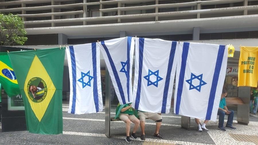 25.fev.2024 - Ato pró-Bolsonaro na Paulista tem bandeiras de Israel