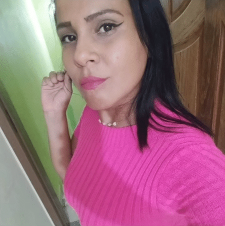 Homem mata ex-namorada a tiros na frente de bar no Espírito Santo
