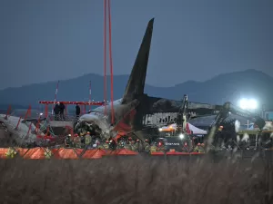 Avião que caiu na Coreia do Sul fez 13 voos em 48 horas, diz agência 