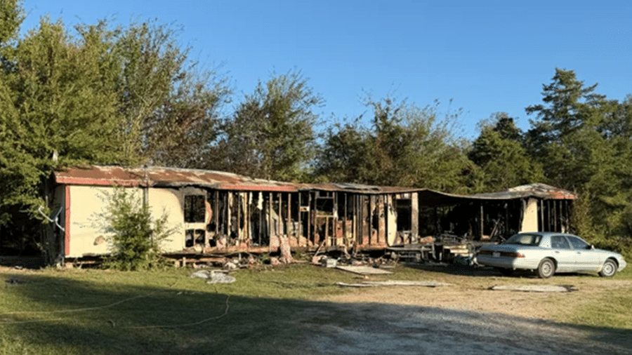 Mãe e quatro filhos morrem em incêndio em casa no condado de Van Zandt, Texas Mãe e quatro filhos morrem em incêndio em casa no condado de Van Zandt, Texas