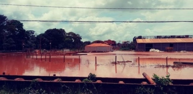 Inspeção flagra alagamento de lama vermelha com alumínio na sede da Hydro Cred - Instituto Evandro Chagas