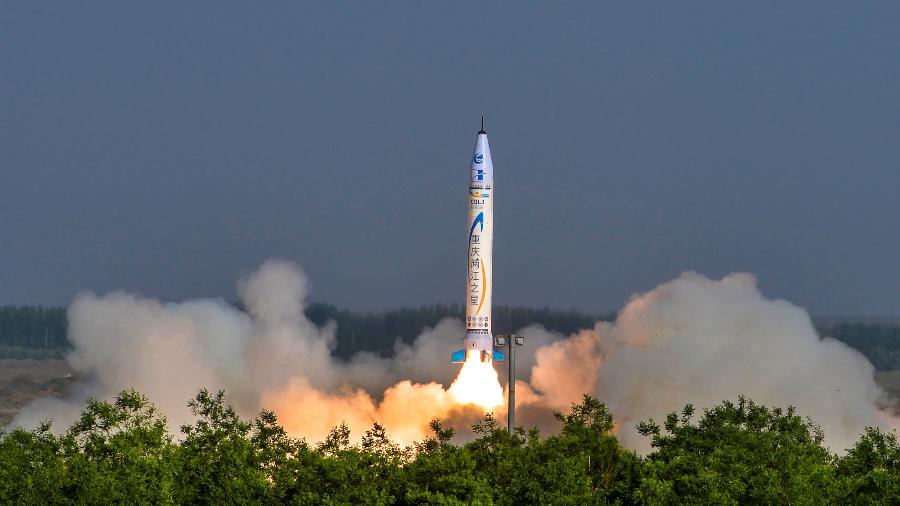 O foguete "Chongqing Liangjiang Star", desenvolvido pela empresa privada chinesa OneSpace Technology, decola de uma plataforma de lançamento em um local não revelado no noroeste da China em 17 de maio de 2018  - Wan Nan/Chongqing Ribao via REUTERS