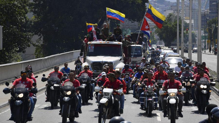 7.jan.2019 - Apoiadores de Nicolas Maduro juntam-se em passeata na cidade de Caracas - Yuri Cortez/AFP