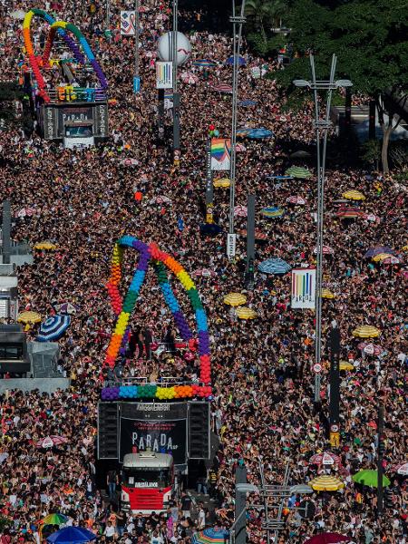23.jun.2019 - Público durante a 23ª edição da Parada LGBT+, na avenida Paulista, em São Paulo - Eduardo Anizelli/Folhapress