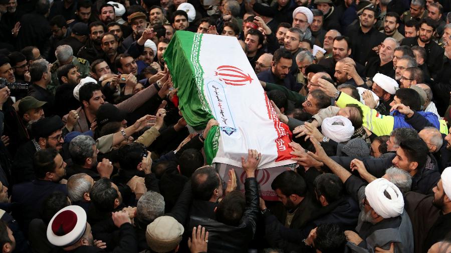 Funeral do general iraniano Soleimani e do comandante de uma milícia iraquiana Abu Mahdi al-Muhandis em Teerã - OFFICIAL KHAMENEI WEBSITE