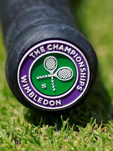 Logo de Wimbledon em uma raquete de tênis - 