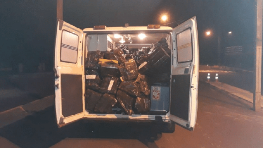Ambulância transportava 1,5 tonelada de maconha em Ponta Porã (MS) - Divulgação/PRF