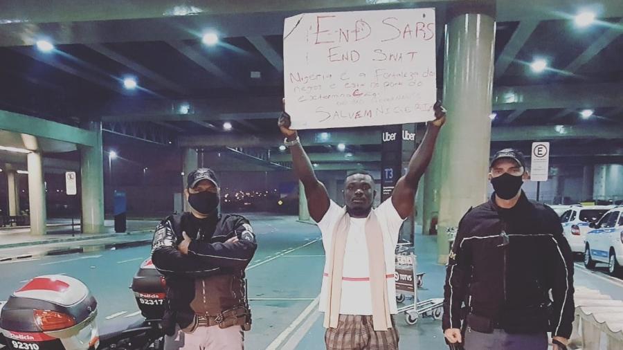 Brasileiro criado na Nigéria, o bacharel de direito Ibrahim Arolu, de 24 anos, foi expulso do aeroporto de Guarulhos após protestar contra a violência policial no país africano - Arquivo Pessoal