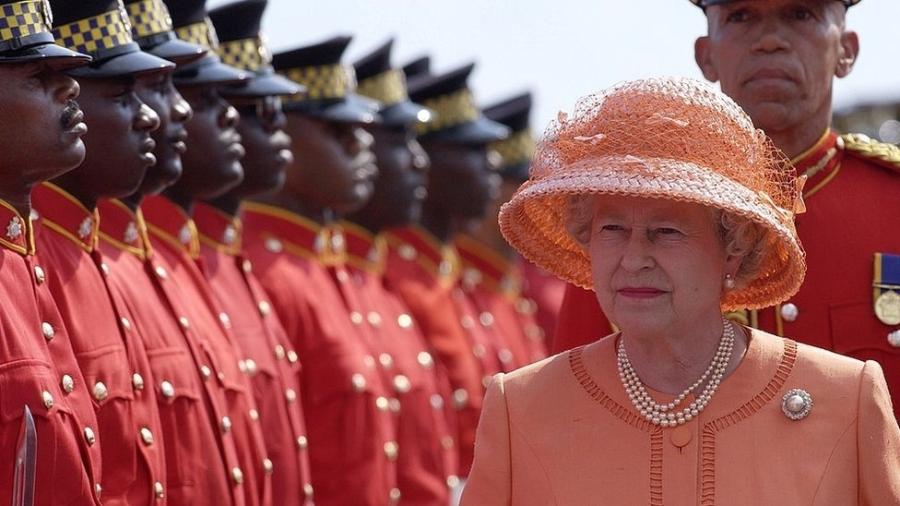 Rainha britânica continua sendo chefe de Estado de diversos países - GETTY IMAGES