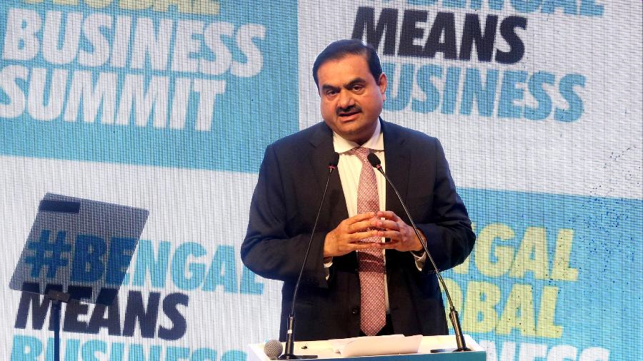 O bilionário indiano Gautam Adani se dirige a delegados durante a Bengal Global Business Summit em Kolkata, Índia - RUPAK DE CHOWDHURI/REUTERS