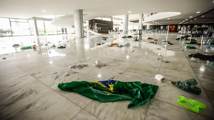 09.01.2023 - Salão Nobre do Palácio do Planalto ficou destruído após invasão