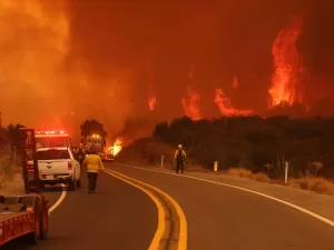 Incêndio pode criar clima próprio, com 'tornado de fogo' e cinza flamejante