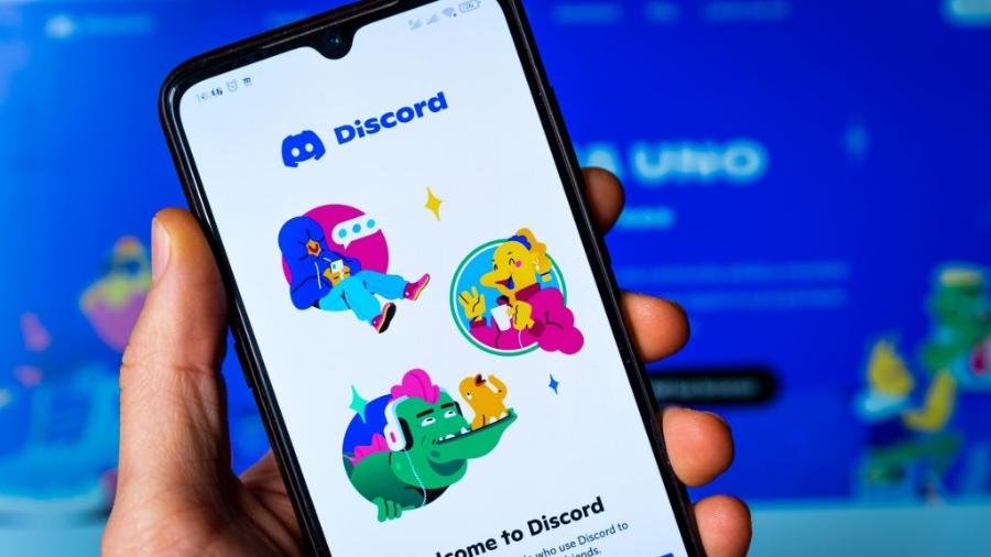 Tela inicial do Discord na tela de um smartphone Tela inicial do Discord na tela de um smartphone
