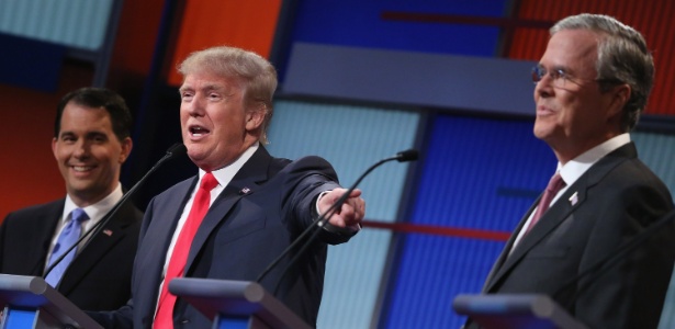 6.ago.2015 - Scott Walker, Donald Trump e Jeb Bush participam do primeiro debate dos pré-candidatos republicanos à Presidência dos EUA - Chip Somodevilla/Getty Images/AFP