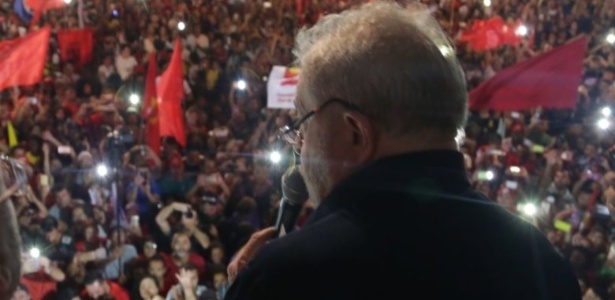 Em ato contra a reforma da Previdência, Lula discursa para multidão na Avenida Paulista