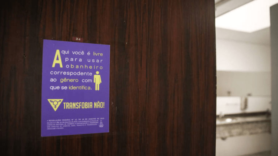 Apesar de ter banheiros pensados de acordo com a identidade de gênero, a USP não possui cotas para estudantes trans - Zanone Fraissat/Folhapress