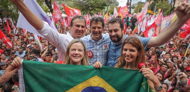 Haddad em Fortaleza com a mulher, Ana Estela (à direita, embaixo); Camilo Santana (esquerda, em cima); Guilherme Boulos, do PSOL; e Gleisi Hoffmann, presidente do PT