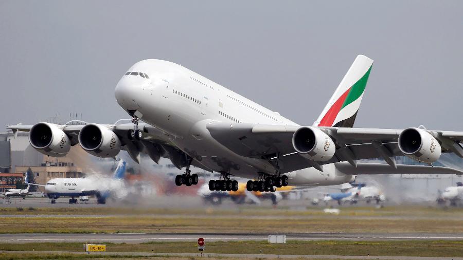 Maior avião comercial do mundo, o Airbus A380 tem 20 pneus principais, mais uma dupla na parte da frente - Regis Duvignau/Reuters