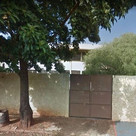 Fachada da Escola Estadual Professor Fernando de Campos Rosas, em Cravinhos (SP), onde teria ocorrido a agressão - Reprodução/Google Street View