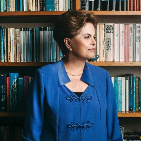 Retrato da ex presidente Dilma Rousseff em seu aparartamento em Porto Alegre