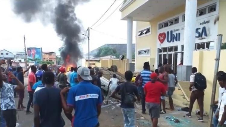 Repressão policial a revolta contra a Universal em São Tomé e Príncipe causou a morte de um adolescente - Reprodução - Reprodução