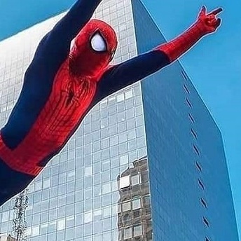 Do slackline para o TikTok: homem-aranha de SP faz sucesso com