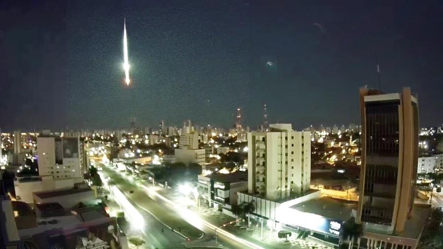 Meteoro explode e ilumina céu de Cuiabá - Clima ao Vivo/Divulgação