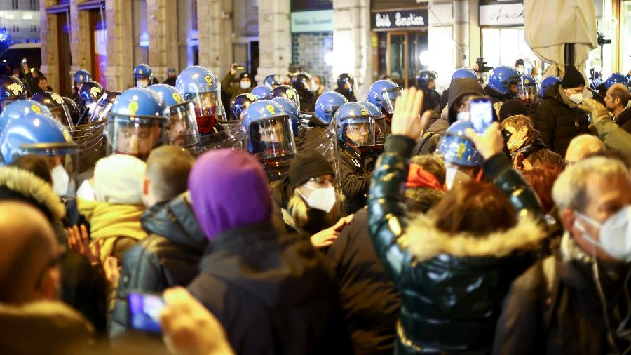 Covid-19: Itália tem protestos contra o passe verde - Borut Zivulovic/Reuters