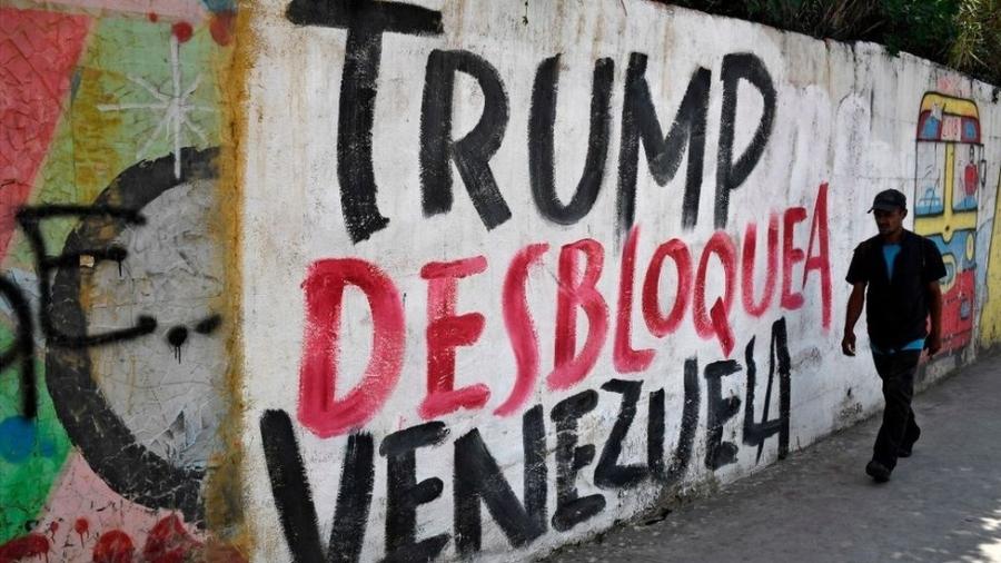 As sanções econômicas impostas por Trump tentaram enfraquecer o governo de Maduro - FEDERICO PARRA/Getty Images