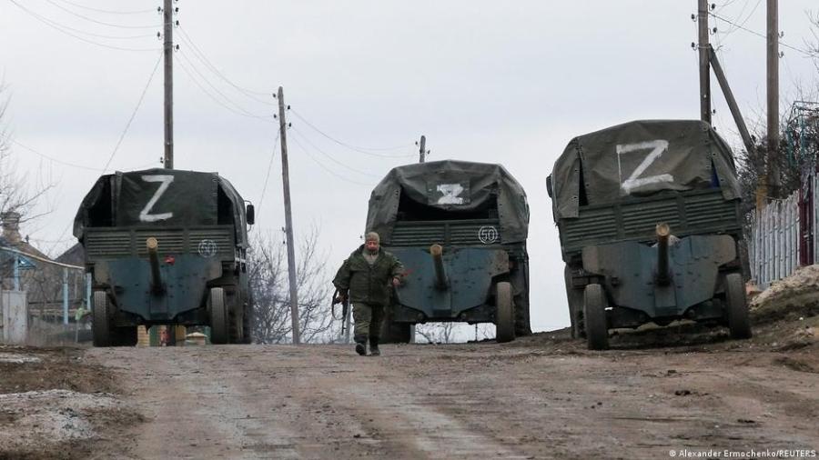 Tanques russos levam a letra "Z" como identificação própria - Alexander Ermochenko/Reuters