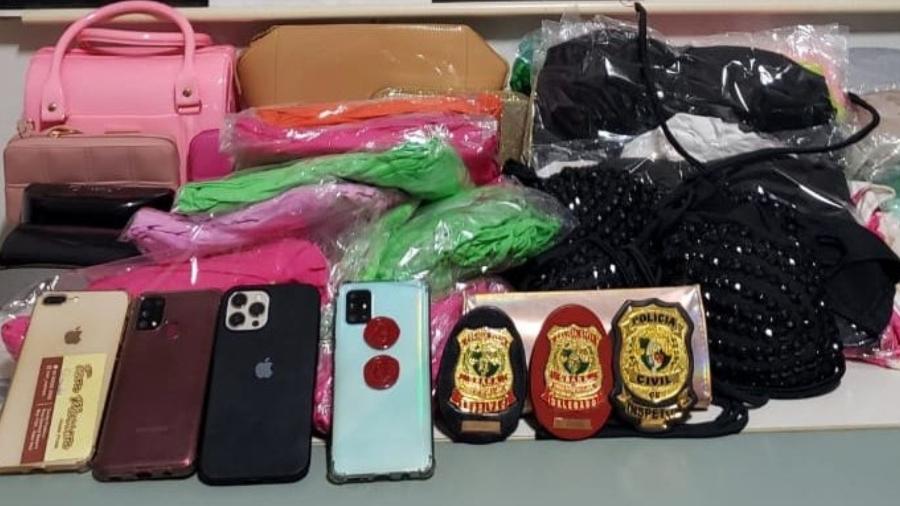 Bolsas, roupas e celulares apreendidos pela polícia após estelionato via PIX - Divulgação