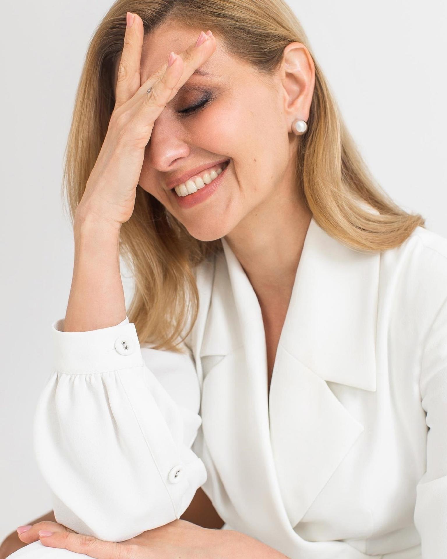 07.jun.2022 - Olena learned through social networks that her husband entered politics. - reproduction