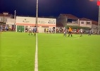 Jovem é assassinado durante jogo de futebol e vídeo mostra reação em campo - Reprodução de vídeo