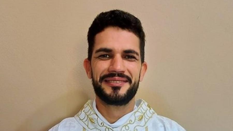 O padre Douglas Ferreira Leite, da Paróquia Santa Barbara em Fervedouro (MG) - Reprodução/Diocese de Caratinga