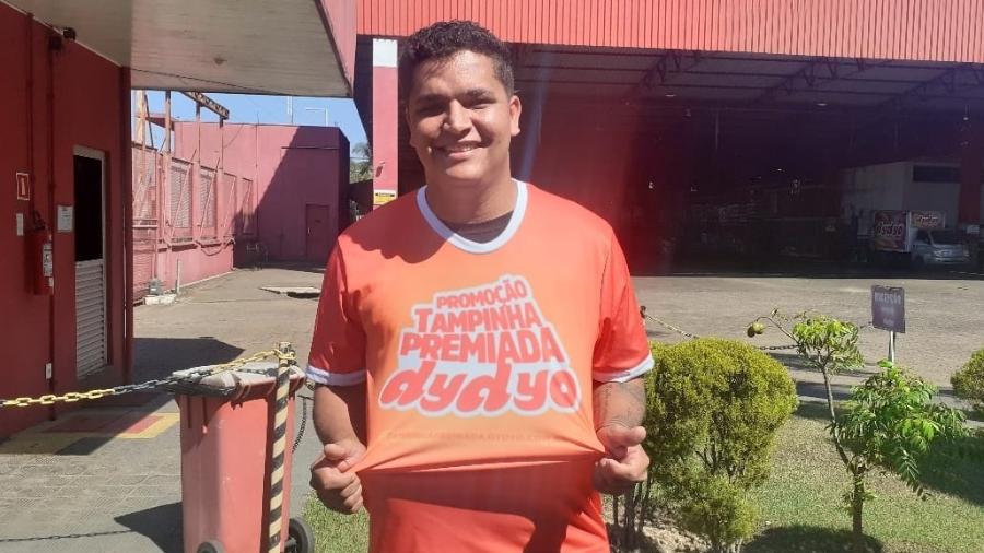 Keoma Messias de Oliveira, de 27 anos, foi contratado na empresa de refrigerantes Dydyo após ser demitido da concorrente, Frisky