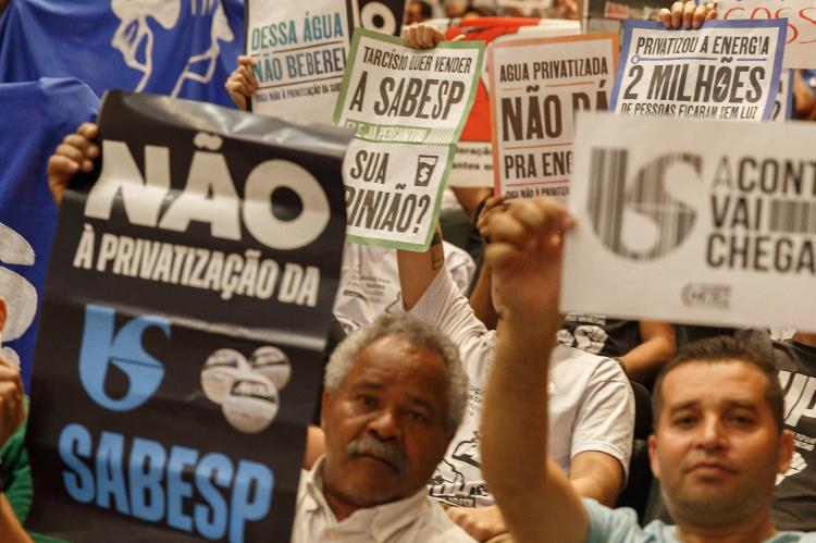 Votação da privatização da Sabesp foi alvo de protestos na Alesp