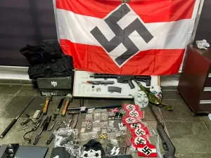 Polícia apreende armas e materiais com símbolos neonazistas em São Paulo