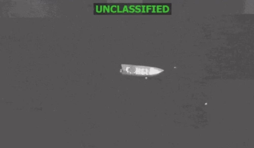 13.abr.2026 - Barco que passava pelo Pacífico Oriental foi explodido pelas Forças Armadas dos Estados Unidos na segunda-feira - undefined