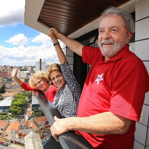 O ex-presidente Luiz Inácio Lula da Silva com a presidente Dilma Rousseff e sua esposa Marisa Letícia - Ricardo Stuckert/Instituto Lula