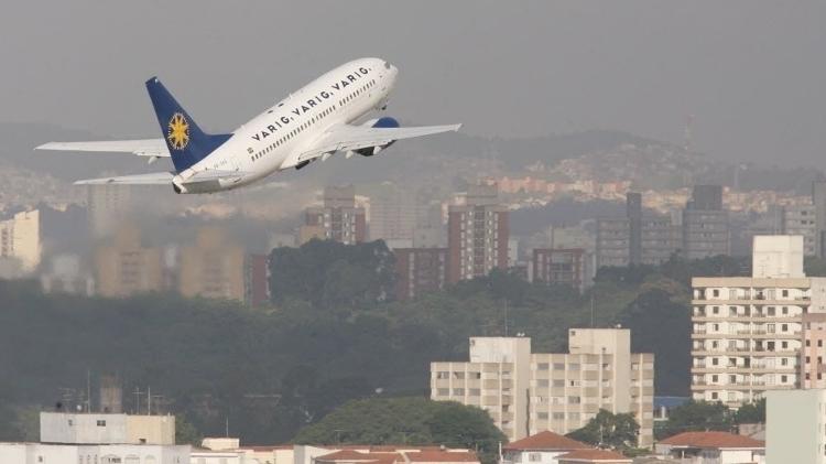 Aeronave da Varig levanta voo do aeroporto de Congonhas, em 2006
