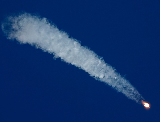 O lançamento do Soyuz parecia ter sido um sucesso até que, aos 90 segundos, a transmissão ao vivo da Nasa relatou um aparente problema no foguete, entre o primeiro e o segundo estágios de separação - Shamil Zhumatov/Reuters