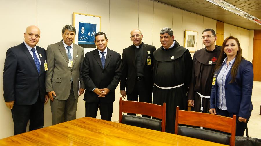 28.jan.2019 - O presidente em Exercício, general Hamilton Mourão, durante audiência com autoridades religiosas da Palestina - Romério Cunha/VPR