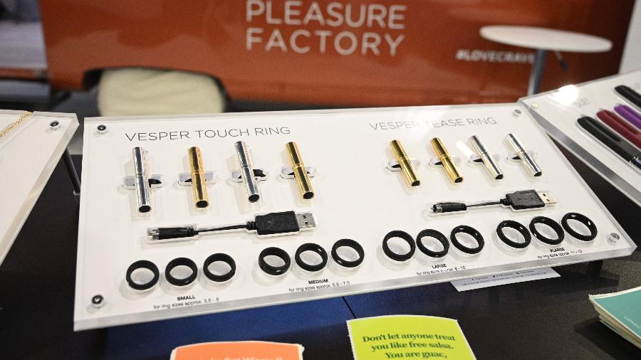 Vibradores são apresentados durante o Salão Internacional da Eletrônica de Consumo (CES) em Las Vegas, nos Estados Unidos - Robyn Beck/AFP