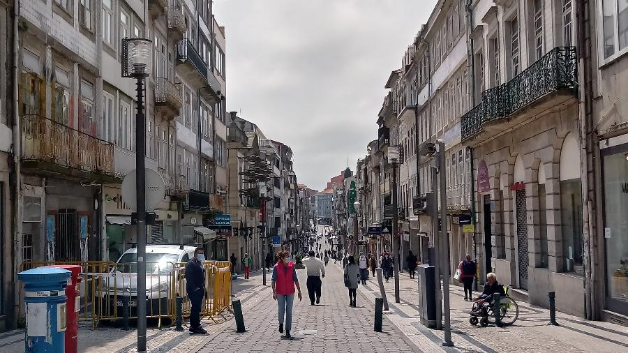 Na primeira fase do plano, está autorizada a abertura do comércio local em Portugal: lojas com até 200 metros quadrados, livrarias, barbearias, cabeleireiros e outros estabelecimentos de pequeno porte - BBC/JOÃO FORTES