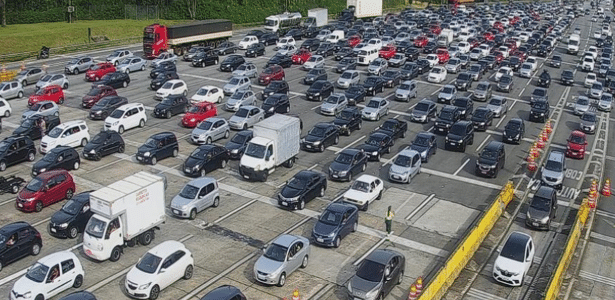 Feriado em São Paulo | Anchieta-Imigrantes registra mais de 100 mil veículos rumo ao litoral